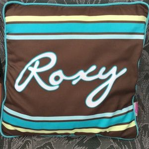 Roxy pillow